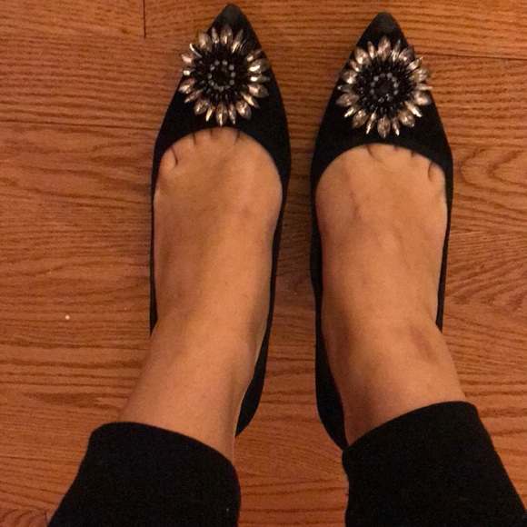 Black suede pumps with embellishment - Picture 6 of 8